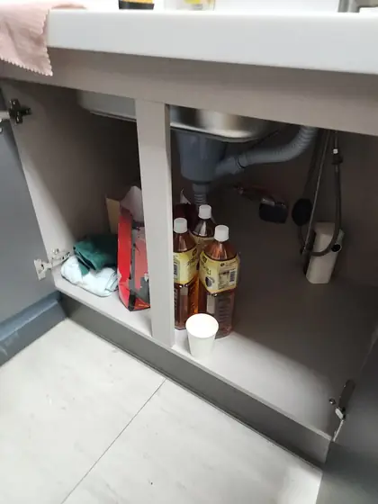 사무실 온수기 설치 — 온수기를 놓을 싱크대 하부